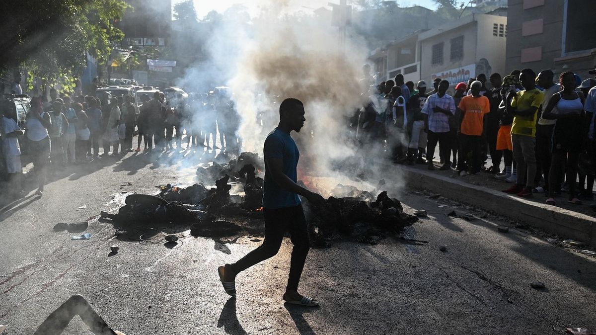 Otřesné svědectví z Haiti: Frustrace vedla k lynči, dav upálil 13 lidí